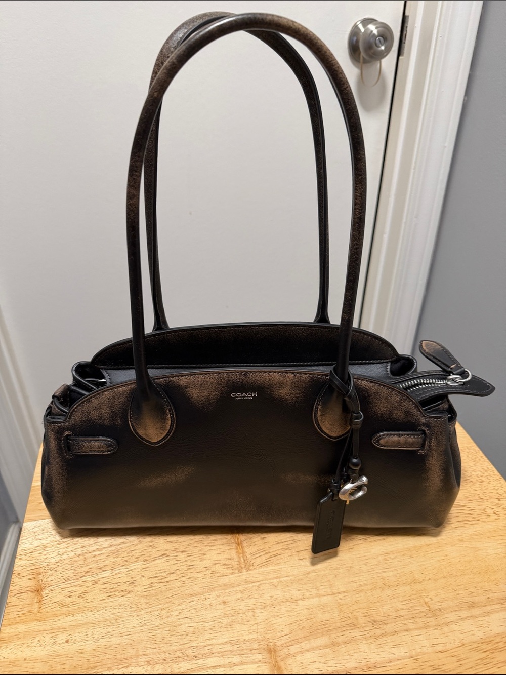 Coach 34 Empire loved leather. Only used twice, excellent condition - Picture 2 of 6